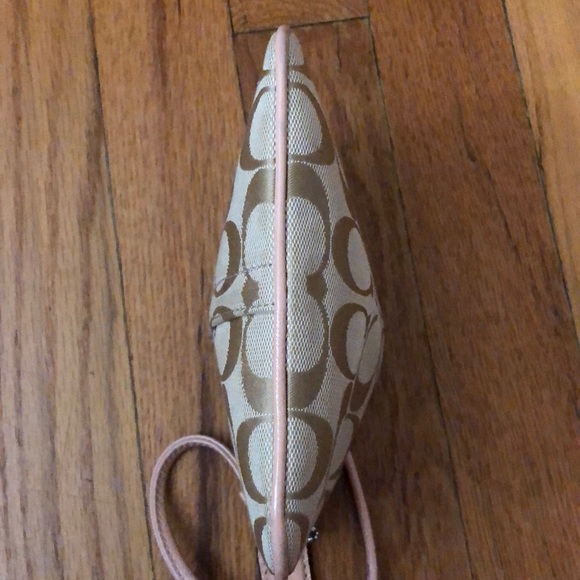 ❤️BUNDLEME❤️ Coach Wristlet - Picture 7 of 7